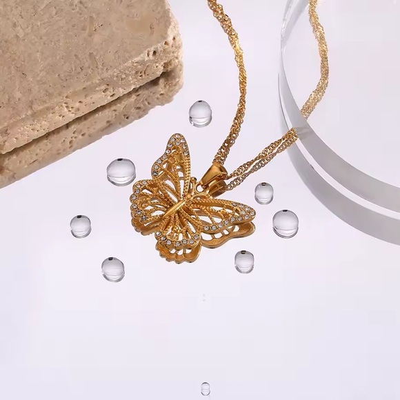 Gold Butterfly Pendant Necklace Stainless Steel 18K Gold Plated - Picture 6 of 8